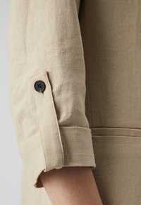Thumbnail Image 6