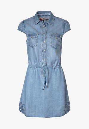 Vestido de mezclilla azul claro de manga corta con botones en la parte delantera, cintura con cordón, dos bolsillos en el pecho y detalles florales recortados cerca del dobladillo.