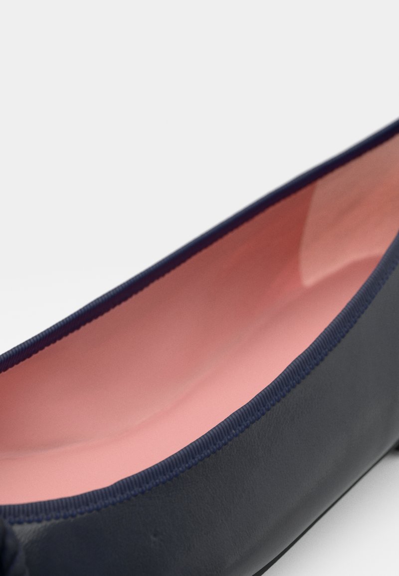 Ballerines Plates Pour Petite Fille Cat & Jack CANDACE - Bleu Marine Avec étoiles, Taille 6 Toddler, Neuves Sans Boîte