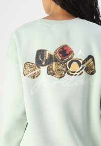 Thumbnail Image 7
