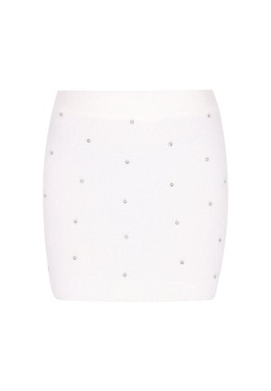 Witte minirok van zachte stof, versierd met verspreide zilveren studs in een stippenpatroon, met een getailleerd ontwerp en een elastische tailleband.