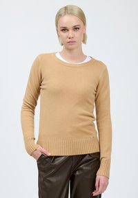 INFLUENCER CREW-NECK - Maglione - camel