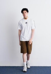 Thumbnail Image 2