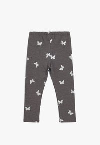 Leggings grises de tela suave, con un estampado repetido de mariposas blancas. Cintura elástica para mayor comodidad, diseño de corte ajustado.