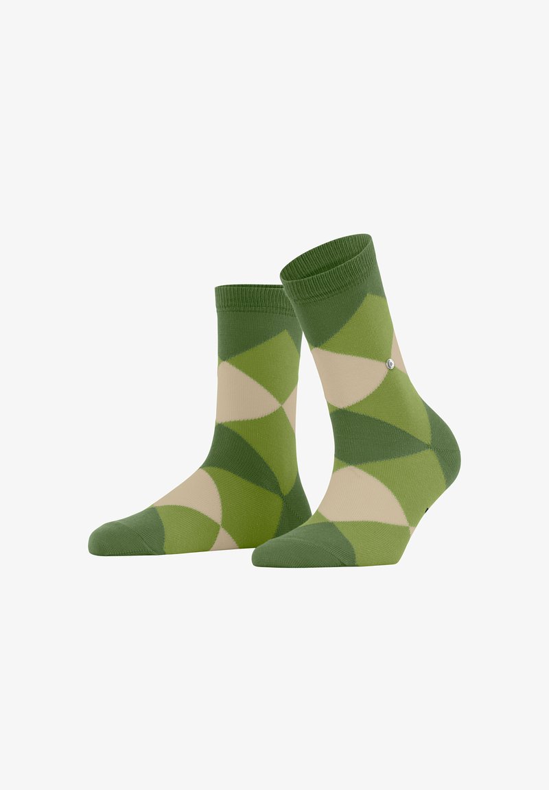 Grüne und beige gemusterte Socken mit einem geometrischen Design, gerippten Abschlüssen und einem kleinen dekorativen Zubehör. Material aus Baumwollmischung.