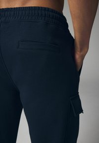 Next JOGGERS - Kareiviško stiliaus kelnės - navy
