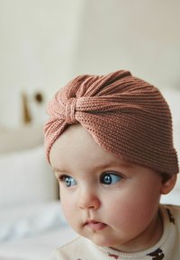 Next TURBAN REGULAR FIT - Kootud müts - pink