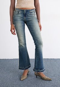 Even&Odd - Flared Jeans - blue denim Miniatuurafbeelding 1