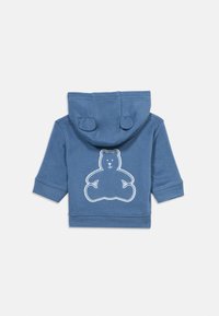 Μπλε παιδικό φούτερ με κουκούλα που έχει αυτιά αρκούδας και λευκό περίγραμμα ενός αρκουδάκι γραφικό στην πλάτη.