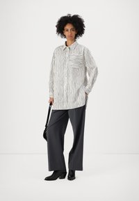 Marimekko PROFIILI AITA SHIRT - Paitapusero - off white
