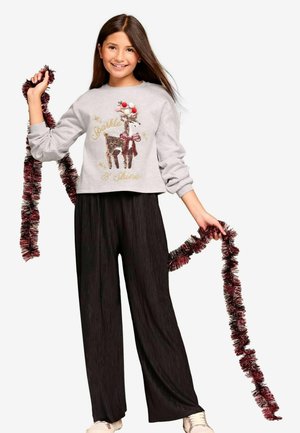 - Bluza