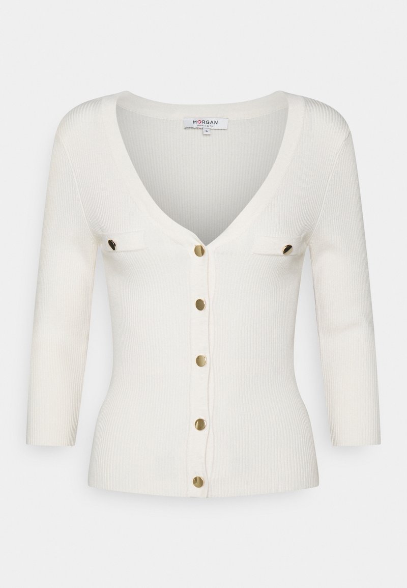 Witte geribbelde cardigan met een diepe V-hals, driekwartmouwen, goudkleurige knopen aan de voorkant en twee borstzakken.