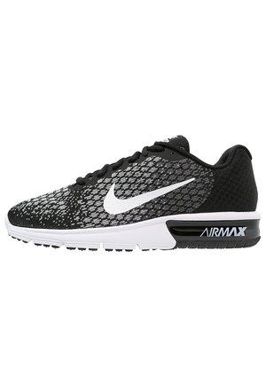 Czarno-biały but do biegania Nike Air Max z wzorzystą cholewką z siatki, widoczną podeszwą z poduszką powietrzną i białym logo Nike swoosh.