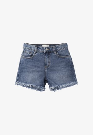 Shorts di denim blu con orli sfrangiati, chiusura frontale con bottone e cerniera, e design a cinque tasche su sfondo bianco.