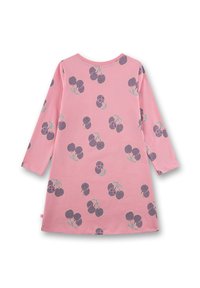Rosa Kinderkleid mit langen Ärmeln, bedeckt mit verstreuten lila Kirschen, die lächelnde Gesichter und grüne Blätter haben.