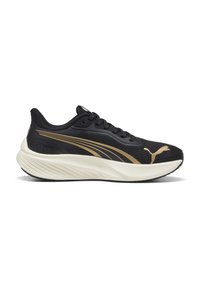Schwarzer Sportsneaker mit Mesh-Obermaterial, goldenen Akzenten, auffälligem Branding und einer dicken weißen Mittelsohle. Verfügt über eine strukturierte Gummisohle für besseren Halt.