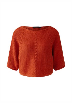 Rostbruine gebreide cropped trui met een wijde halslijn en driekwart mouwen, voorzien van kabelbrei-details aan de voorkant.