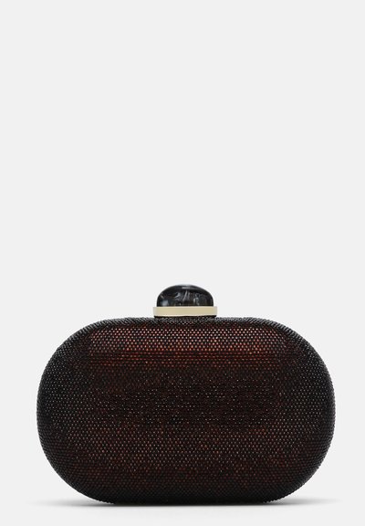 Pochette de soirée ovale noire avec perles texturées et fermoir rond imitation marbre sur le dessus.