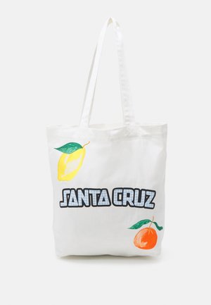 Bolsa tote blanca con asas largas, con una ilustración de un limón y una naranja, y el texto "SANTA CRUZ" en letras mayúsculas.