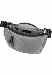 Borsa a spalla in tessuto grigio con texture liscia, chiusura con zip e tasca frontale. Presenta una tracolla nera e un'etichetta interna con il marchio.