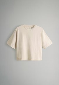 Luftiges, beiges T-Shirt aus Baumwolle. Rundhals-Ausschnitt, kurze Ärmel und gerader Saum. Glatte Textur und minimalistisches Design.