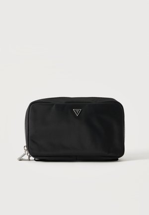 Pochette rettangolare nera con cerniera argentata e piccolo logo triangolare al centro davanti su sfondo uniforme.