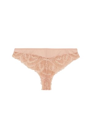 Culottes rose blush avec dentelle, présentant des motifs floraux et un bord festonné. Tissu doux avec une taille et des ouvertures de jambe lisses.