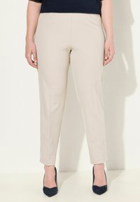 Ulla Popken PIPING DETAIL - Broek - putty