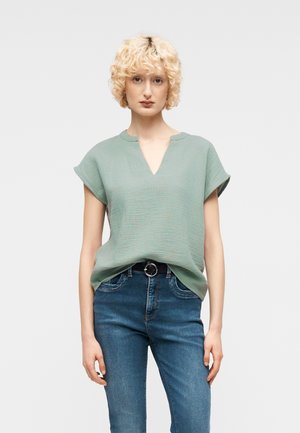 JDYTHEIS LION LIFE - Blouse - chinois green