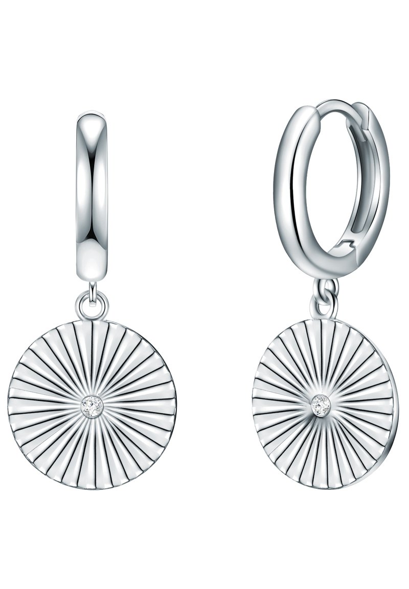 Silver örhängen i droppform med en cirkulär design som har ett solstrålemönster och en central ädelsten. Strukturerad yta med en polerad båge.