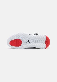 Jordan JORDAN MA2 - Sapatilhas - white/black/university red/light smoke grey/praline