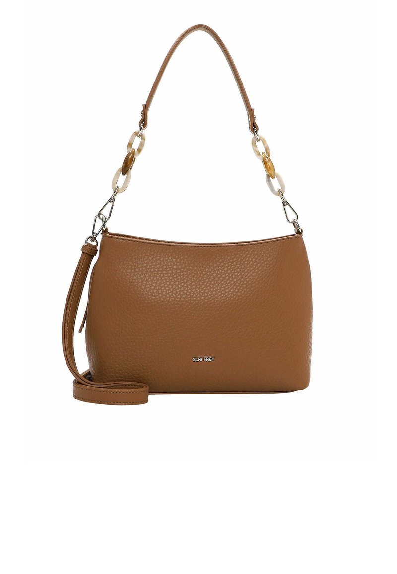 Hnědá texturovaná kožená kabelka s hladkým povrchem, vybavená krátkým řetízkovým páskem a odnímatelným dlouhým popruhem. Logo umístěné na přední straně.