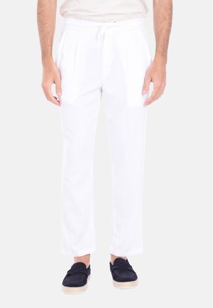 Pantaloni bianchi in lino con una vestibilità rilassata, caratterizzati da una vita con cordino, due tasche laterali e un design con gamba affusolata.