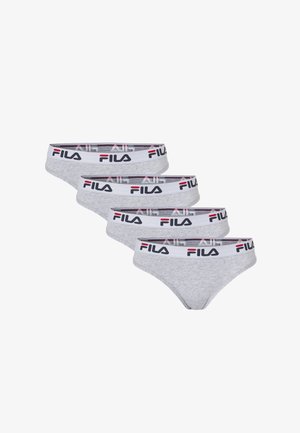 Cuatro calzoncillos grises de algodón con una cinturilla elástica blanca que presenta el logotipo de FILA en negro y rojo, apilados en diagonal.