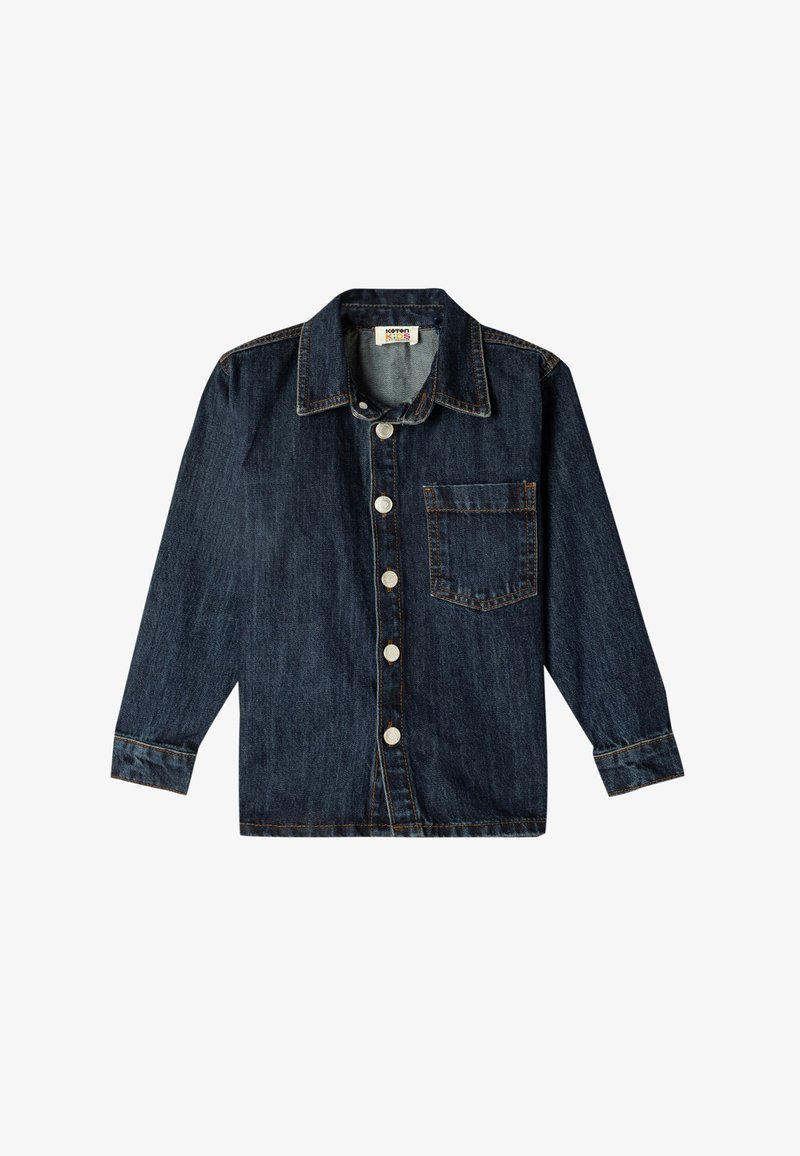 Tumma farkkutakki, jossa on kauluspääntie, etunapit, yksi rintatasku ja pitkät hihat. Korostaa kontrastiväristä ommeltua saumaa.