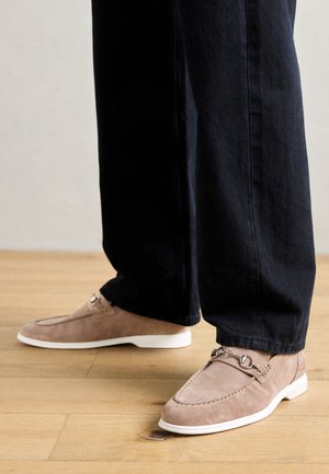 EARL - Slippers - brown