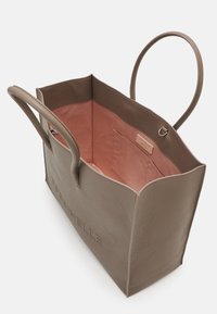 Coccinelle MYRTHA MAXI LOG - Cabas - warm taupe