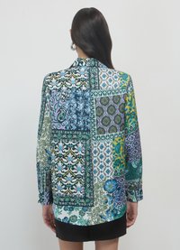 Calliope SIMIL FANTASIA PATCHWORK - Hemdbluse - verde militare chiaro