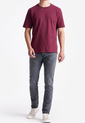 KING ESSENTIALS THE SHAWN - T-shirt print - bordeaux rood