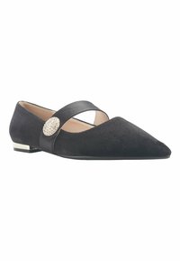 Zwarte suède ballet flats met een puntige neus, voorzien van een leren bandje, versierd met een ronde strassaccent, en een lage hak.