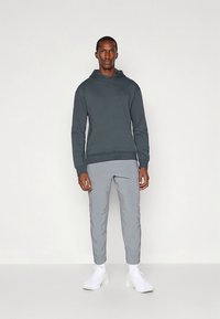 Nike Performance MIDLAYER HOODIE - Jersey con capucha - seaweed/black