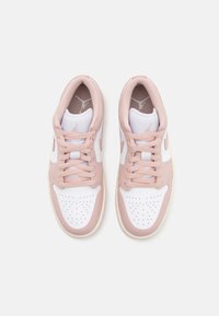 Jordan AIR JORDAN 1 LOW - Baskets basses - white/pink oxford/sail