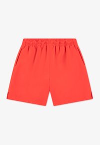 Κόκκινα σορτς με ελαστική μέση, πλαϊνές τσέπες και απαλό ύφασμα. Απλός σχεδιασμός και ευθεία γραμμή για καθημερινή χρήση.