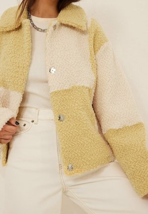 Talvitakki - light yellow