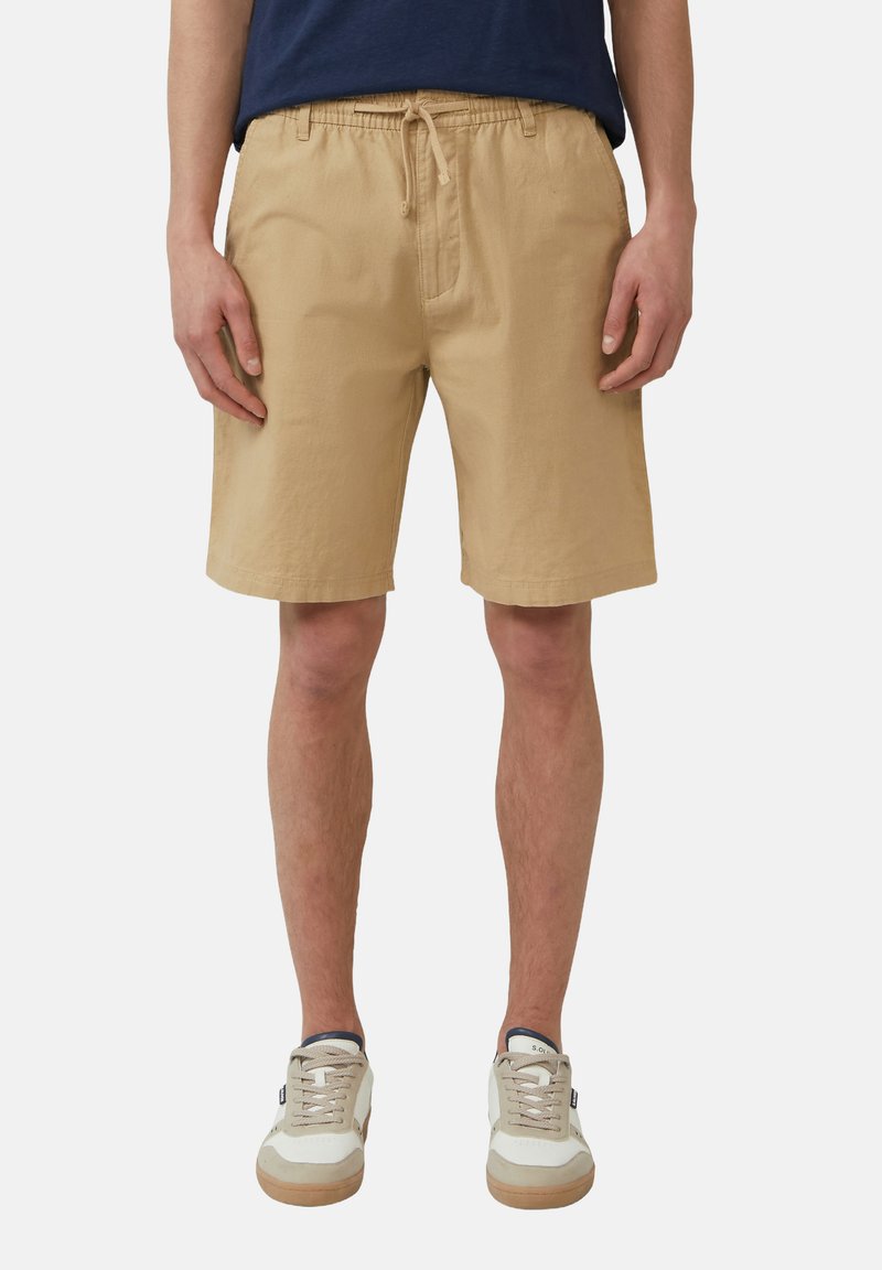 Beige Baumwollshorts mit einem elastischen Bund und Kordelzug. Sie haben eine lockere Passform, die bis oberhalb des Knies reicht, und ein schlichtes Design.