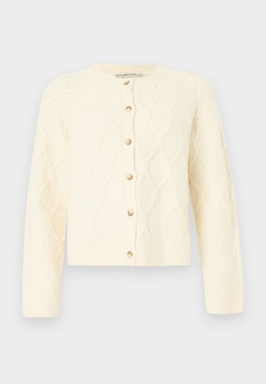 Kremasti pleteni kardigan s uzorkom pletenice, okruglim izrezom, dugim rukavima, rebrastim manšetama i rubom te šest prednjih gumba.