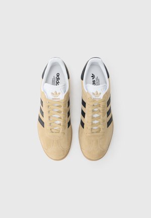 adidas gazelle silver green womens Adidas Mujer Gazelle Lo Pro Almost Yellow Cloud White – Newcop