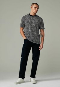 Next GEO PATTERN  - REGULAR FIT - Printtipaita - black white