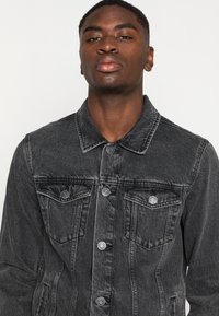 Jack & Jones JJIJEAN JJJACKET - Casaco de ganga - black denim