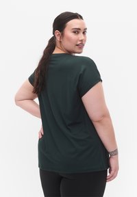 Active by Zizzi KURZARM - T-shirt basic - scarab